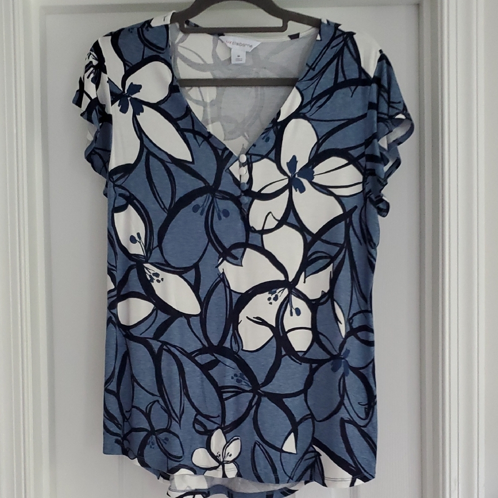 Liz Claiborne Medium Blue and Cream Floral Top